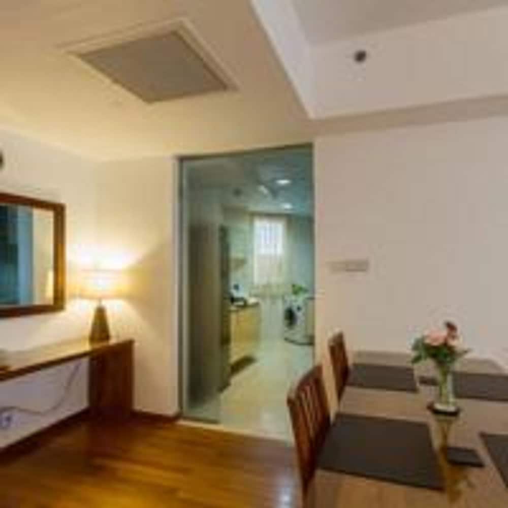 Фото Sea View Luxury Monarch Apartment