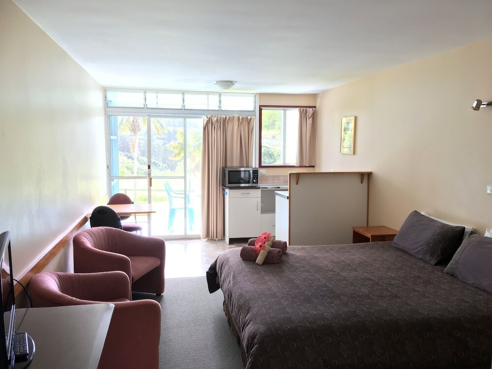 Фото The Polynesian Apartments