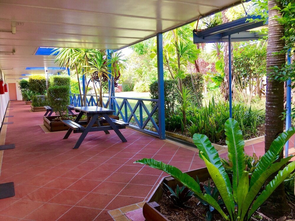 Фото The Polynesian Apartments