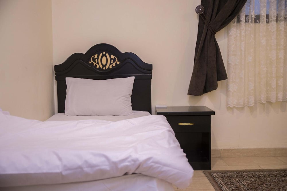Фото Al Eairy Furnished Apartments Qassim 4