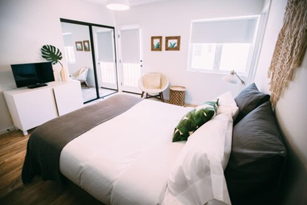 Фото Noon on Sunset Hill