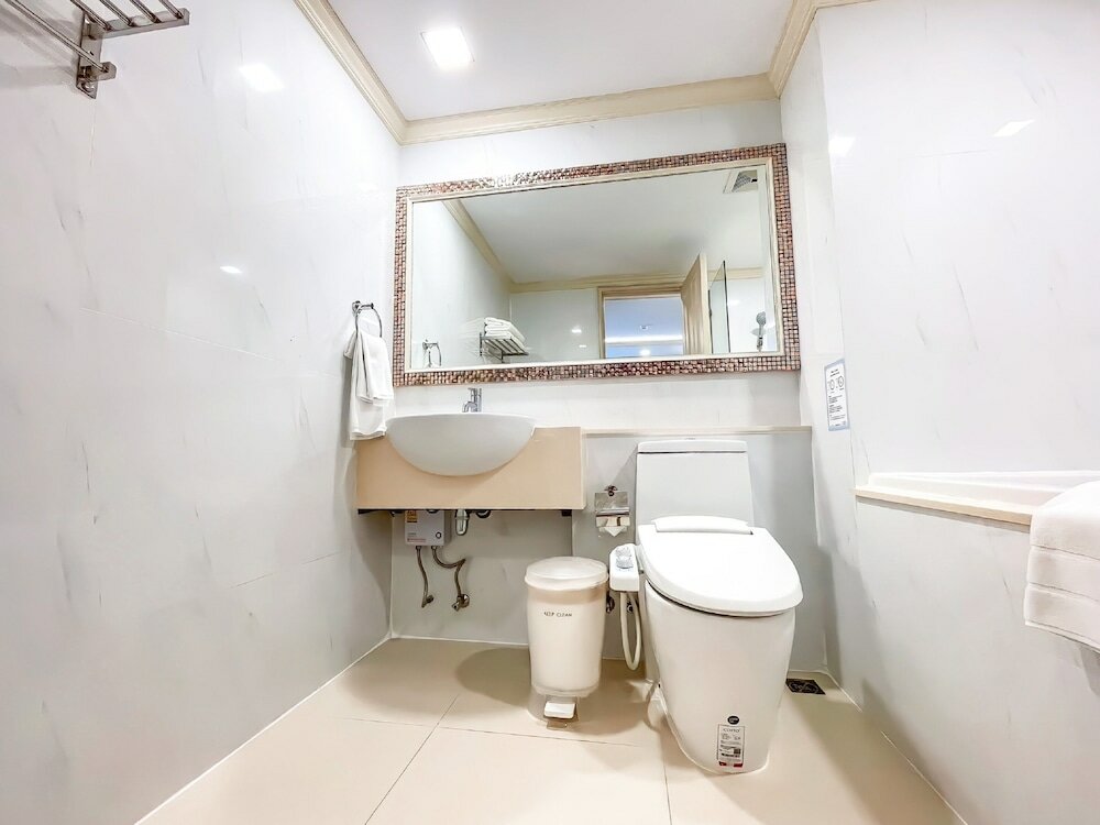 Фото Aspira Hana Executive Apartment Thonglor