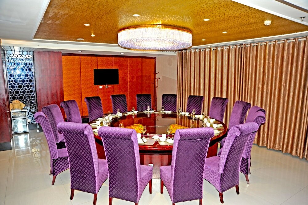 Фото Dinis Business Hotel Kaiyuan Branch