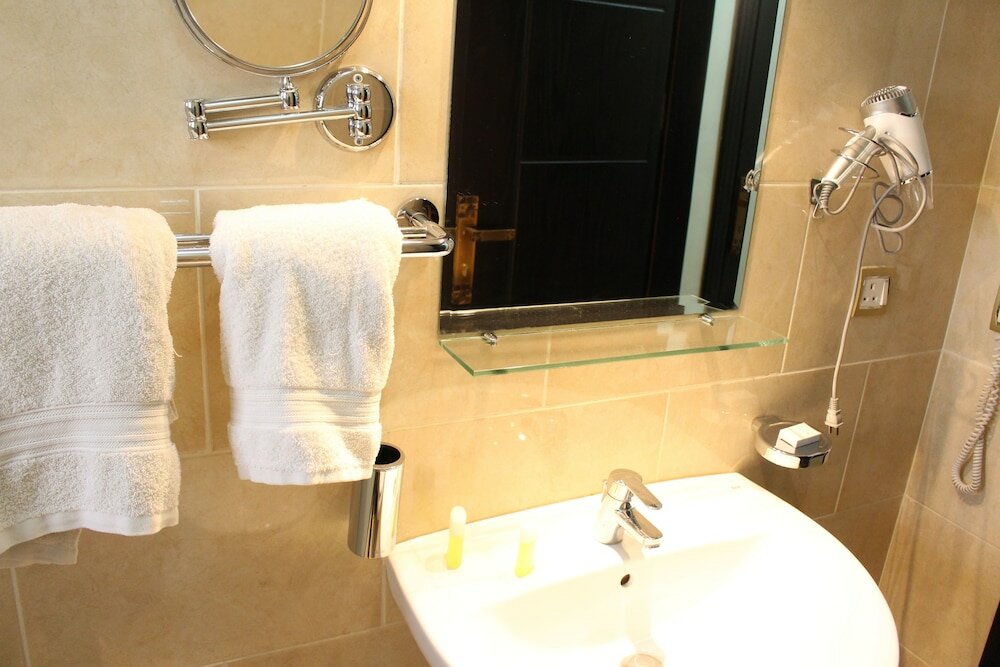 Фото Jawabreh Hotel & Suites