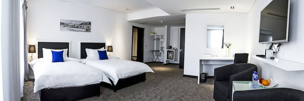 Фото Khuvsgul Lake Hotel