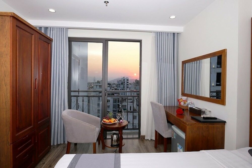 Фото Royal Charm Hotel