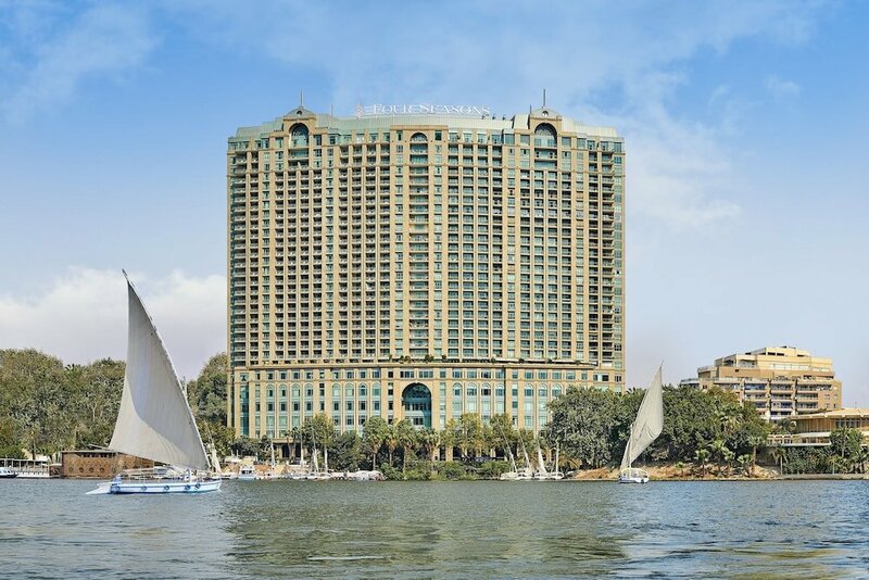 Гостиница Four Seasons Cairo At Nile Plaza в Каире