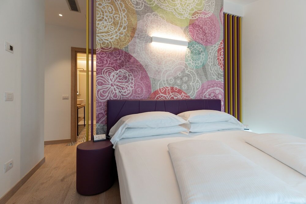 Фото Holiday IV Gardan