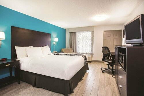 Гостиница La Quinta Inn & Suites by Wyndham Oceanfront Daytona Beach в Дайтона Бич