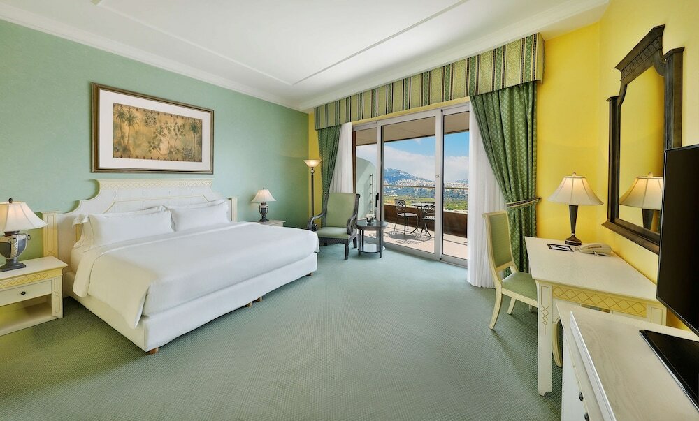 Фото Hilton Beirut Habtoor Grand