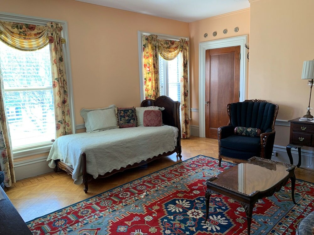 Фото The Silver Fountain Inn