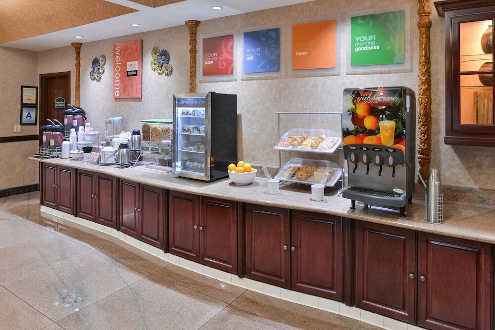 Фото Citrus Suites Redlands Loma Linda