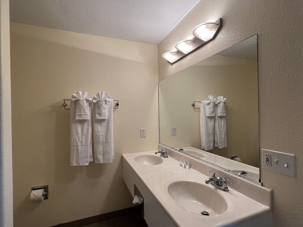 Фото Clear Lake Cottages & Marina