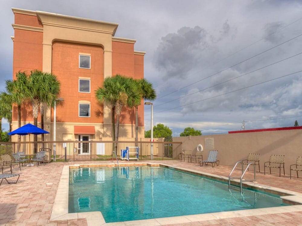 Фото Hampton Inn & Suites – Cape Coral/Fort Myers Area, Fl