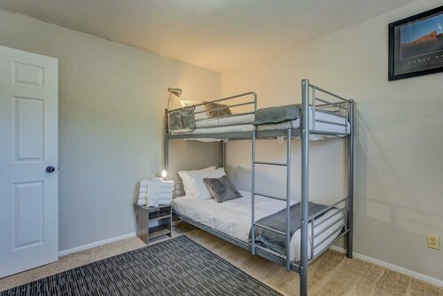 Гостиница 4br Dog-friendly Minutes to Garden of the Gods в Колорадо-Спрингс