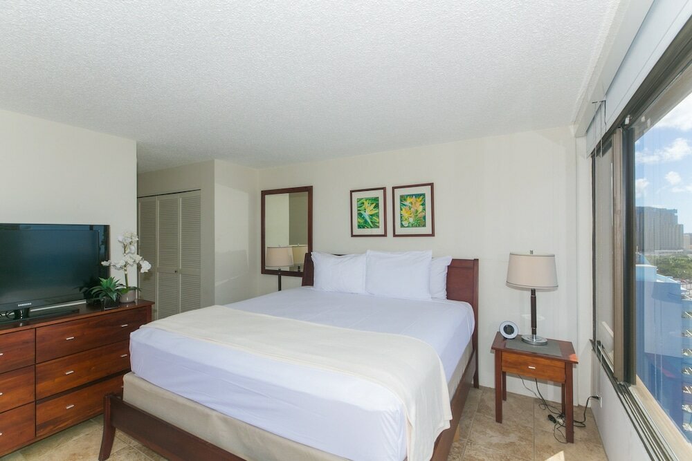 Фото Two Bedroom Discovery Bay High Rise Condos with Lanai & Gorgeous Views