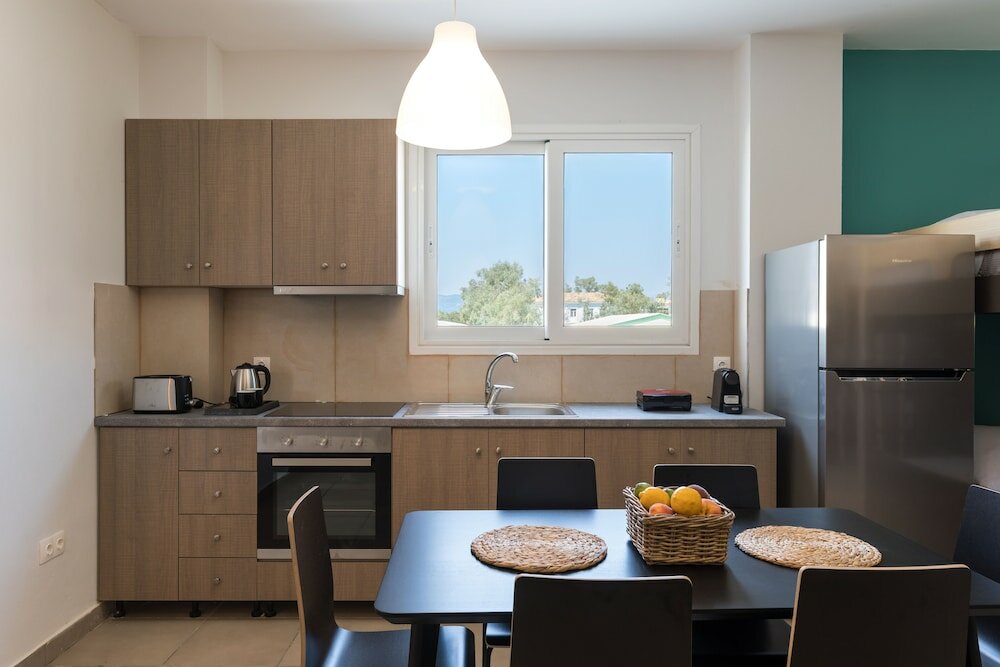 Фото Local Hostel & Suites