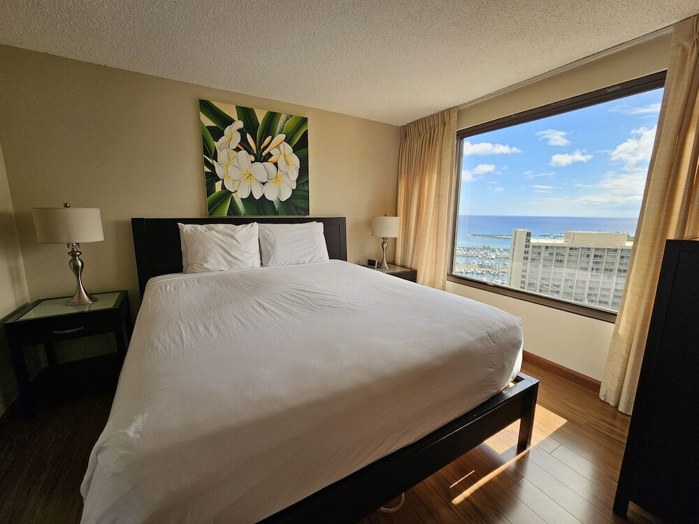 Фото Discovery Bay One Bedroom Condos with Kitchen & Free Wifi!