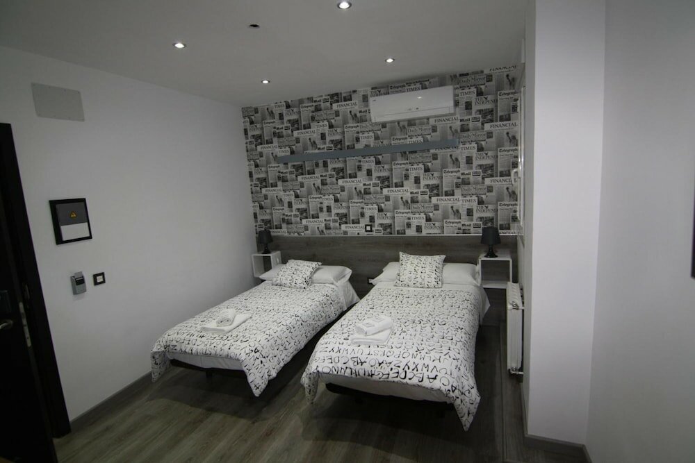 Фото Hostal Mh Fuencarral