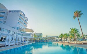 отель Silver Sands Beach Hotel