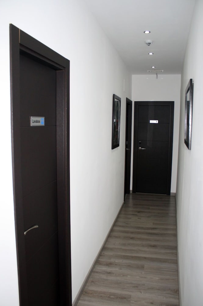 Фото Hostal Mh Fuencarral
