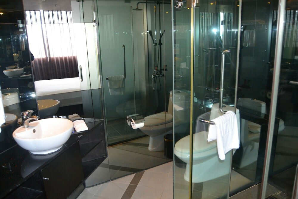 Фото Henry Business Hotel