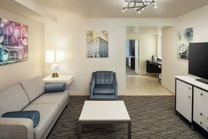 Гостиница DoubleTree Suites by Hilton Hotel Detroit Downtown - Fort Shelby