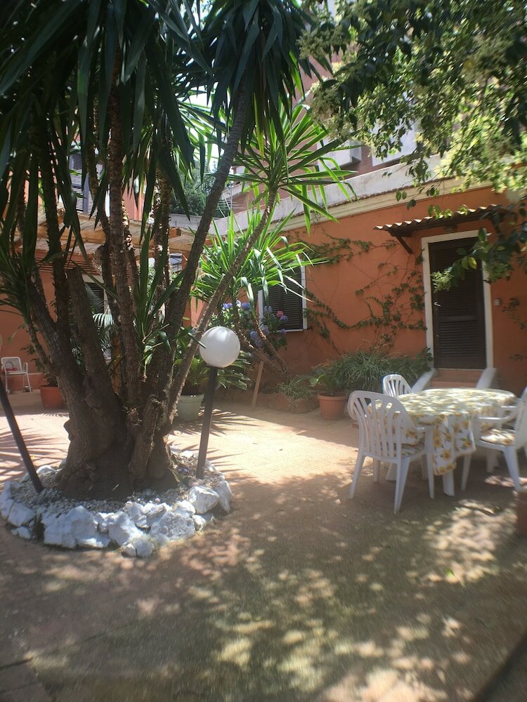 Фото Vatican Garden House