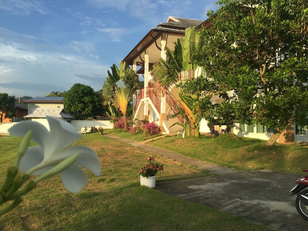 Фото Nadivana Serviced Apartments