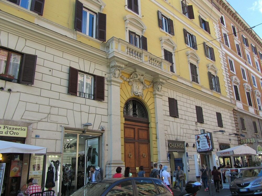 Фото отеля 1