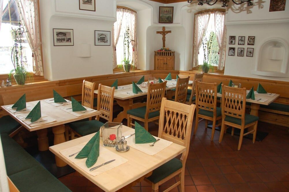 Фото Hotel Braeuwirt