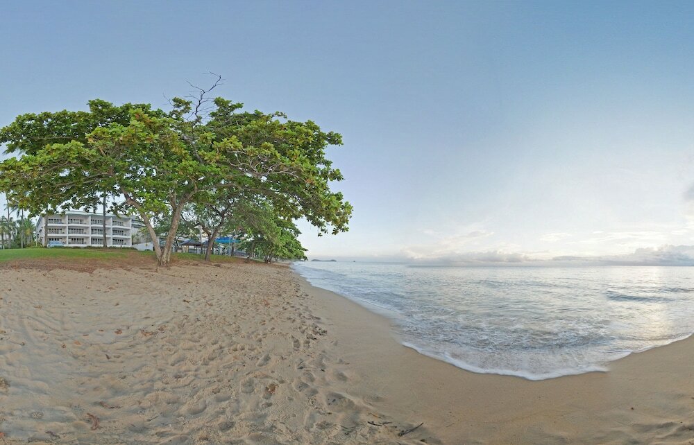 Фото Beachfront Apartments on Trinity Beach