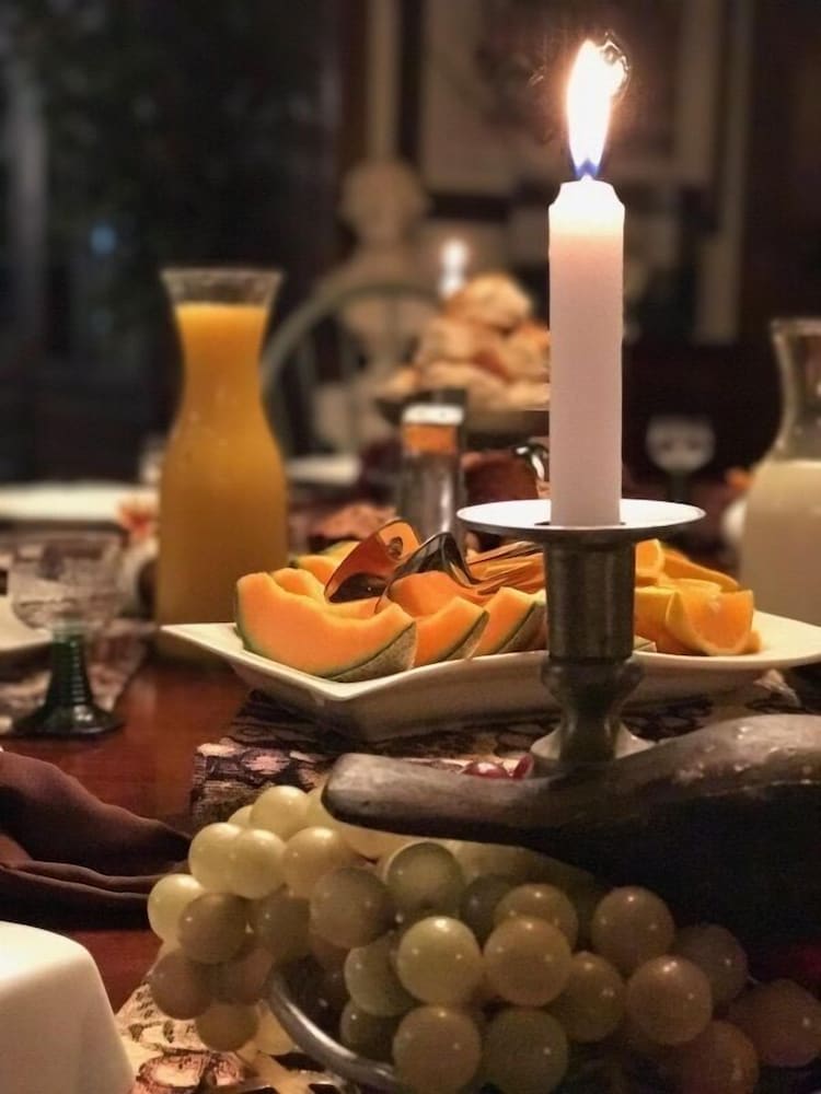 Фото Williamsburg Sampler B & B