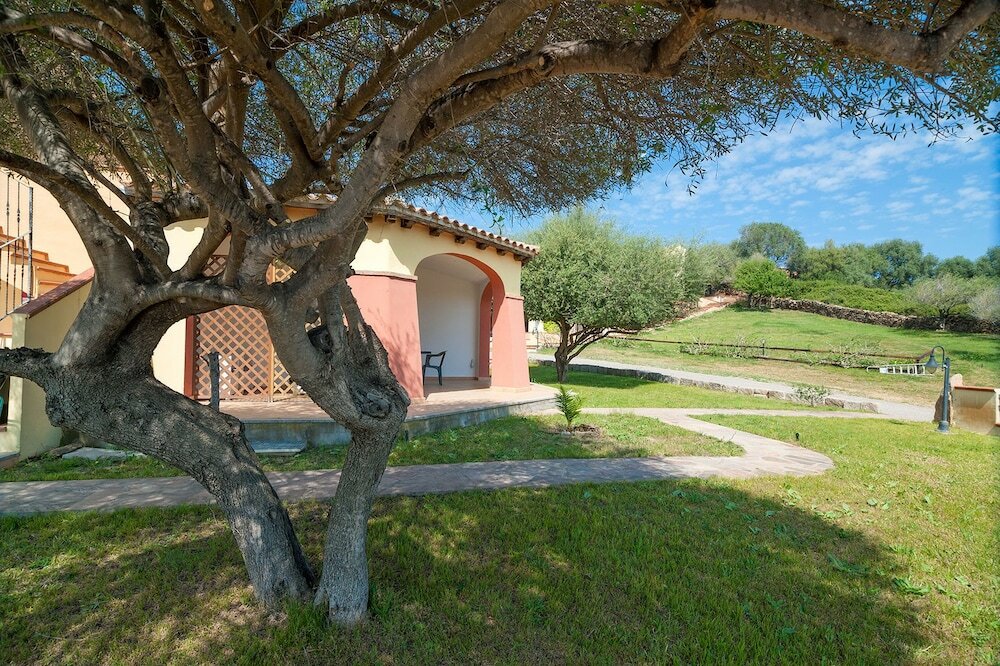 Фото Albergo Residenziale Li Troni