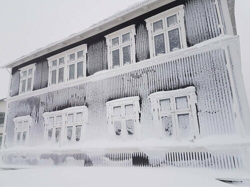 Гостиница Við Lónið guesthouse в Сейдисфьордюре
