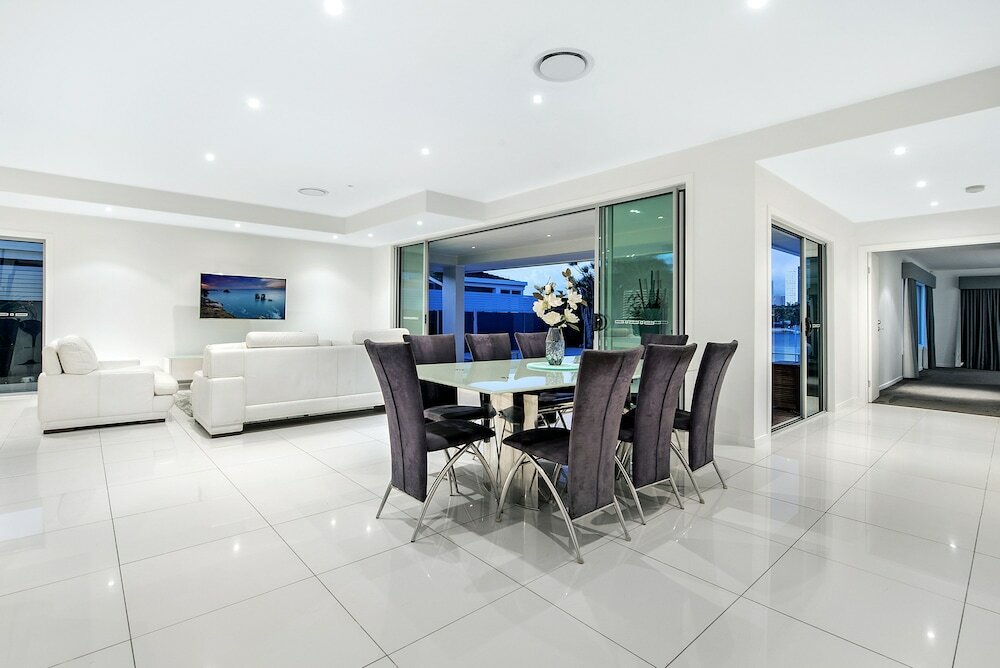 Фото Sunrise Executive 5 Bedroom Home