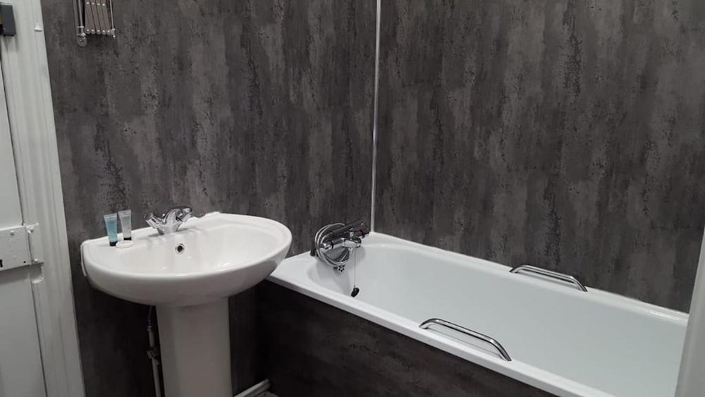 Фото The Royal Hotel Crewe