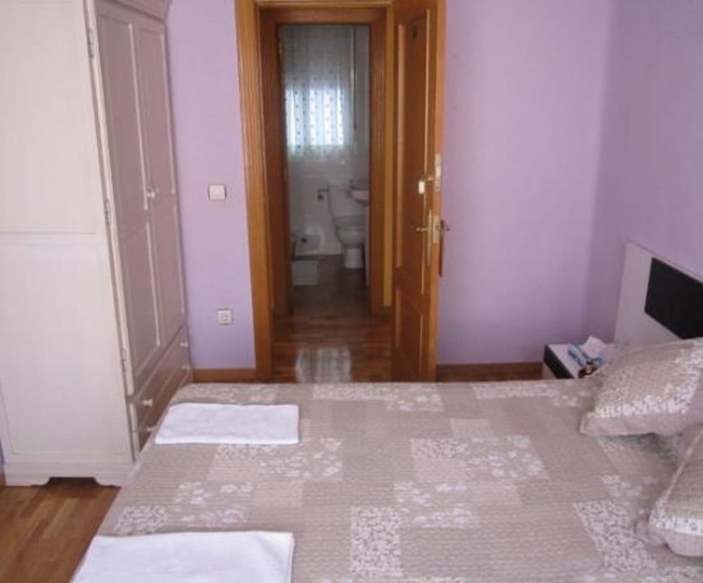 Фото Hostal Becares