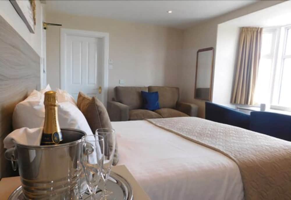 Фото Cullen Bay Hotel