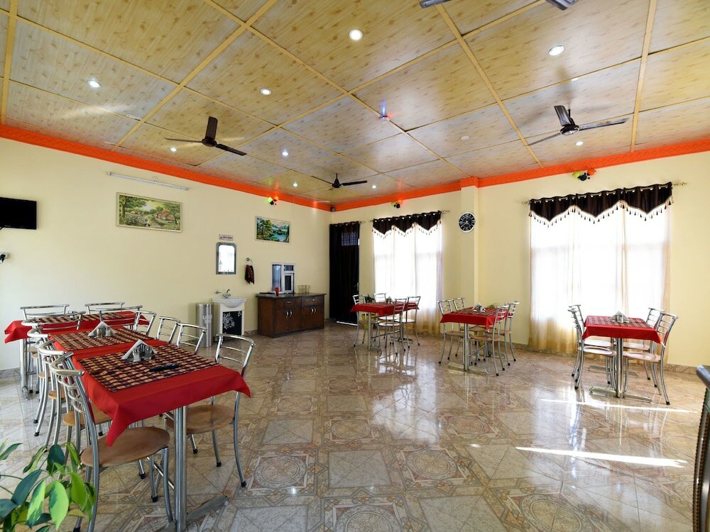 Фото Oyo 12826 Hotel Himgiri