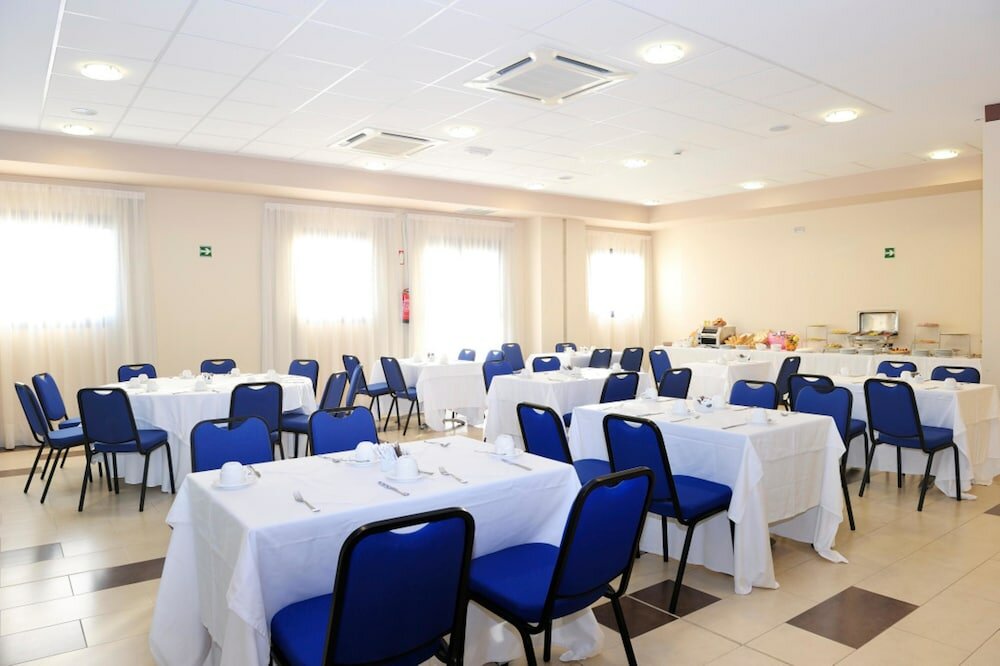 Фото Hotel Naval Sestao