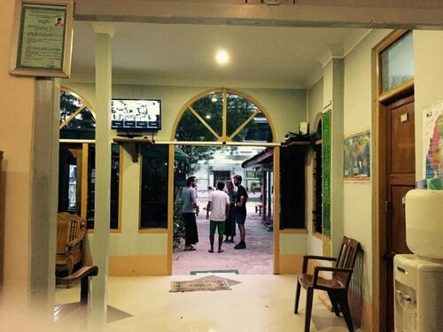 Гостиница Mr. Charles Guest House - Hostel