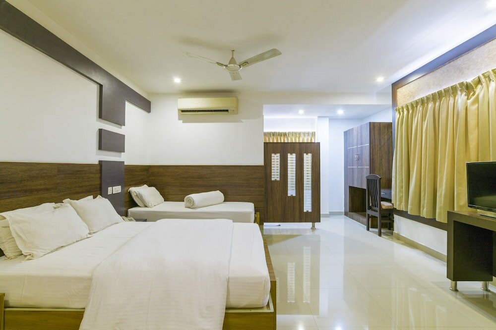 Фото Crescent Inn Navallur