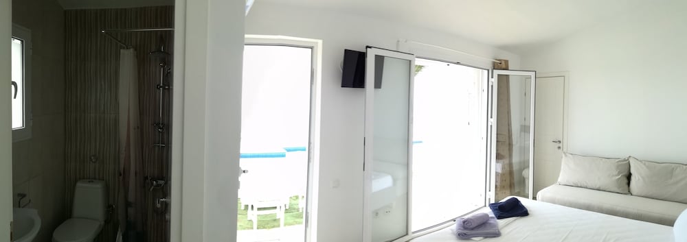 Фото Infinity Blue Suites