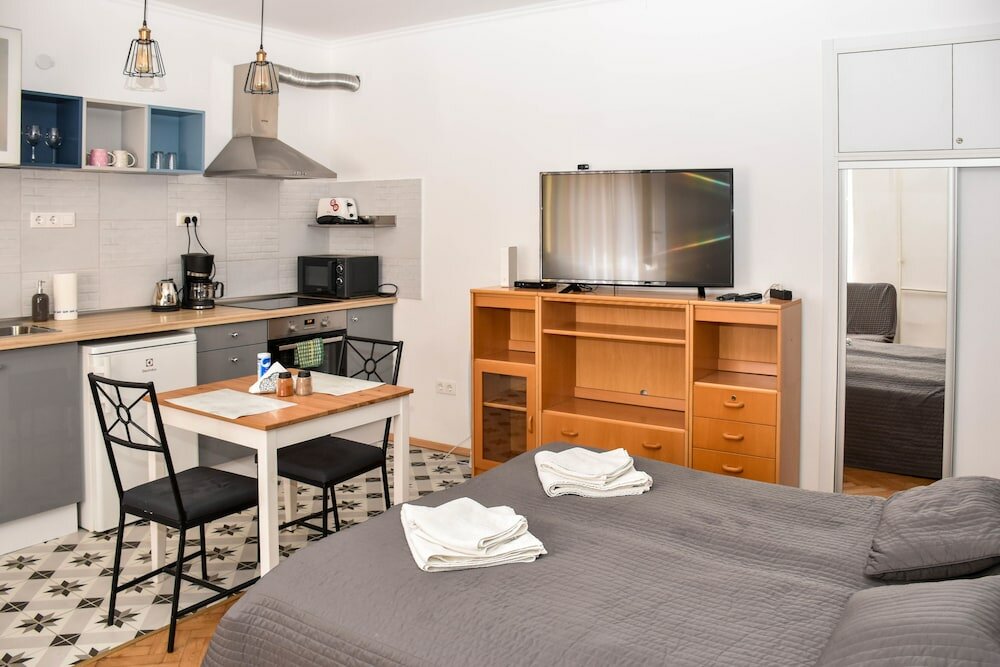 Фото Diamond Astoria 5 sun-lit apartment