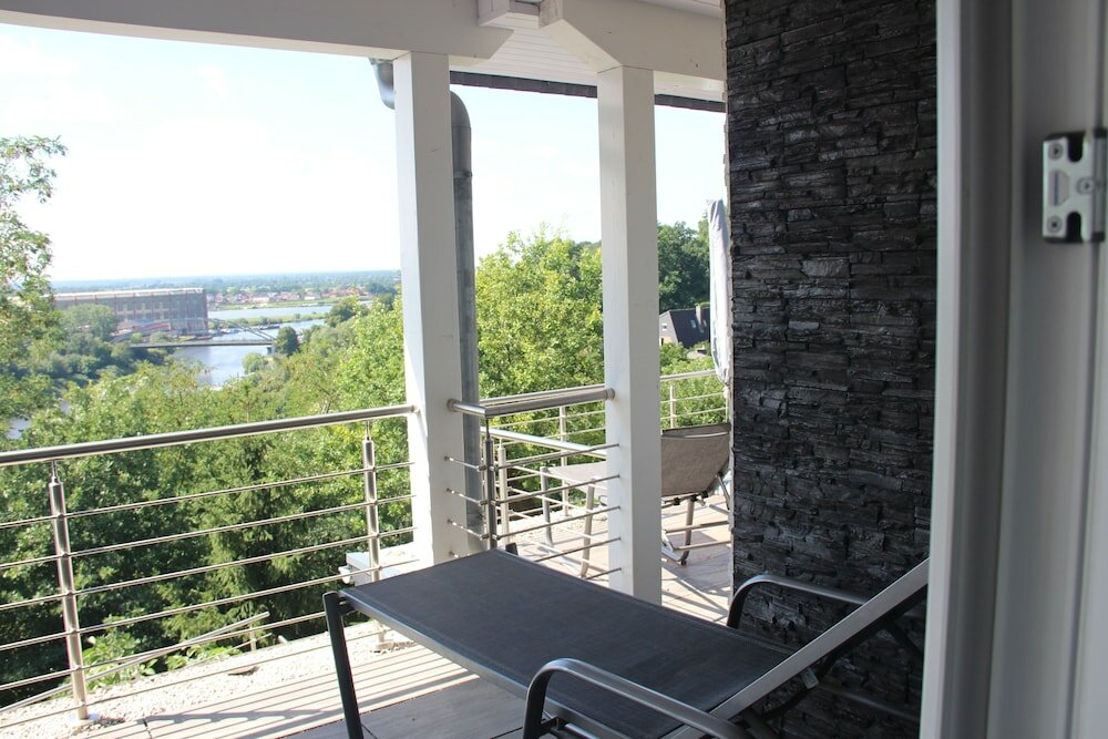 Фото Hotel Zum Halbmond