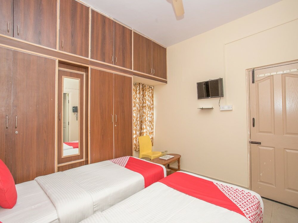 Фото Oyo 12776 SV Suites