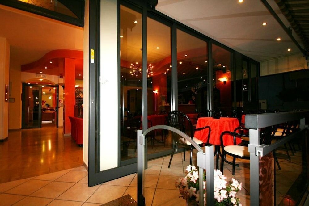 Фото Hotel Dusseldorf