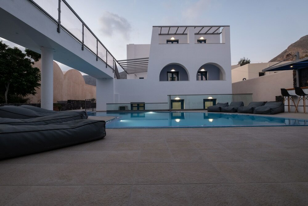 Фото Tristhenia Hotel