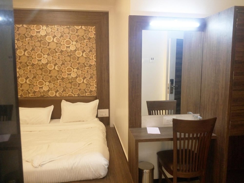 Фото Hotel Pushpak Park